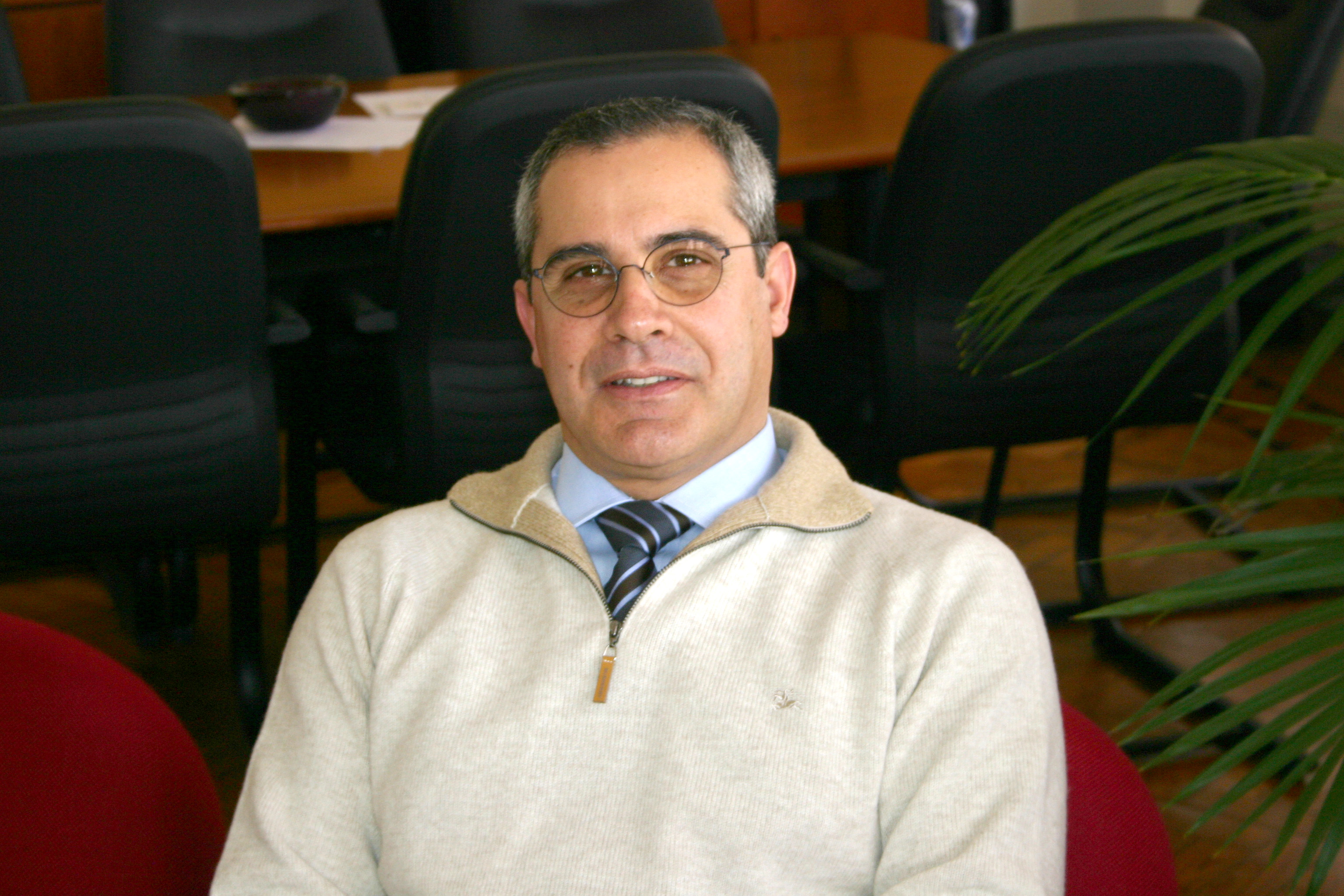 Dr. Emanuel Esteves